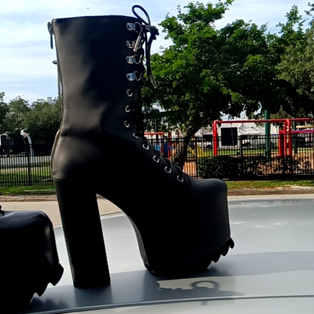 Shoe